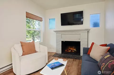 Living - 2711 16th St, Everett, WA 98201 photo 1 of 3