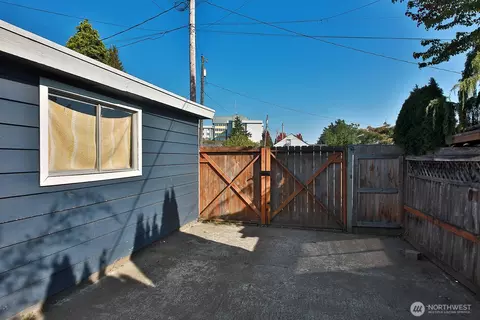 Exterior - 2711 16th St, Everett, WA 98201 photo 12 of 16