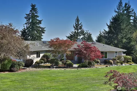 4480 Hilltop Dr, Clinton, WA 98236