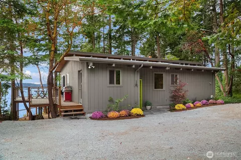 1428 Hansen St, Camano Island, WA 98282