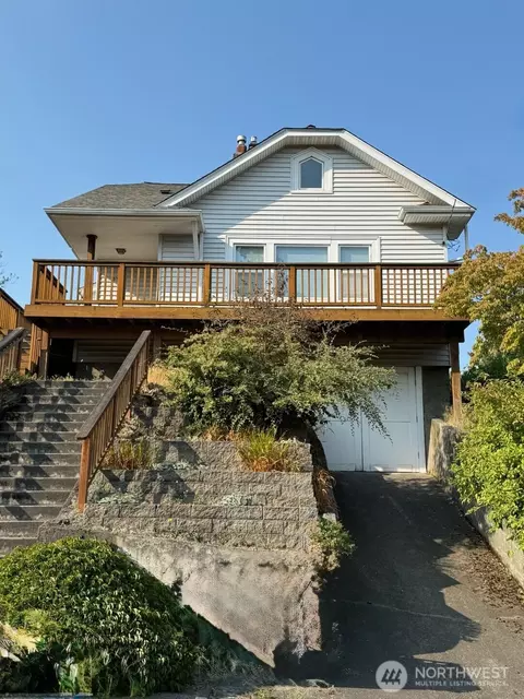 332 NE 52nd St, Seattle, WA 98105