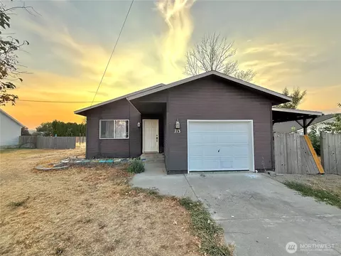 713 Locust St, Omak, WA 98841