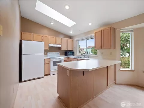 Kitchen - 204 Schmid St, Enumclaw, WA 98022 photo 2 of 4