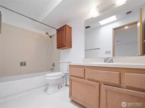 Bath - 204 Schmid St, Enumclaw, WA 98022 photo 1 of 2