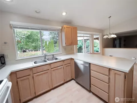 Kitchen - 204 Schmid St, Enumclaw, WA 98022 photo 4 of 4