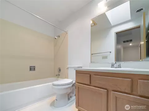 Bath - 204 Schmid St, Enumclaw, WA 98022 photo 2 of 2