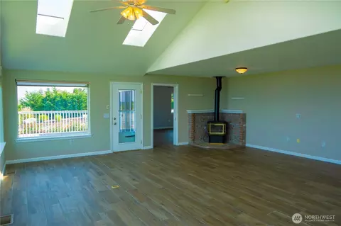 Living - 71 Le Roux Rd, Sequim, WA 98382 photo 4 of 7