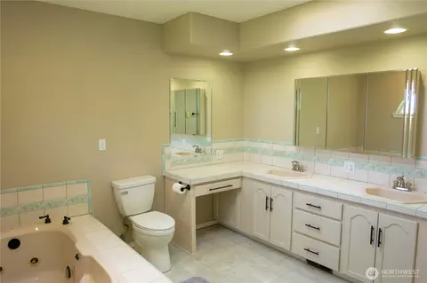 Bath - 71 Le Roux Rd, Sequim, WA 98382 photo 1 of 6