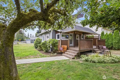 Exterior - 2121 74th St SE, Everett, WA 98203 photo 4 of 10