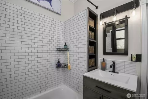 Bath - 2121 74th St SE, Everett, WA 98203 photo 1 of 1