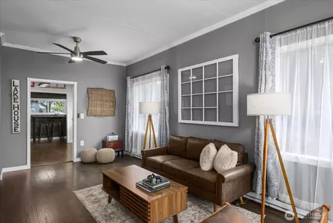 Living - 2121 74th St SE, Everett, WA 98203 photo 1 of 3