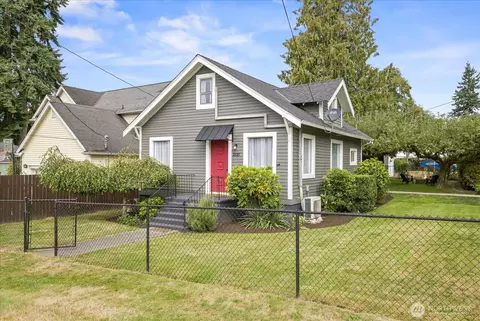 Exterior - 2121 74th St SE, Everett, WA 98203 photo 3 of 10