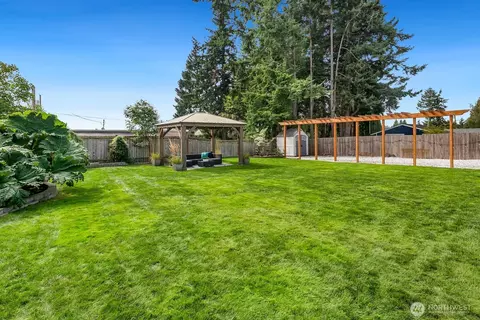 Exterior - 2304 6th Ave, Everett, WA 98201 photo 6 of 9