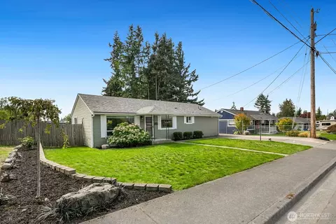 Exterior - 2304 6th Ave, Everett, WA 98201 photo 2 of 9