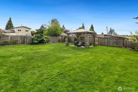 Exterior - 2304 6th Ave, Everett, WA 98201 photo 7 of 9