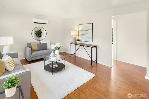 Living - 2304 6th Ave, Everett, WA 98201 photo 2 of 2
