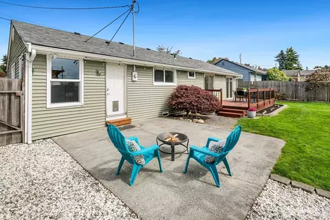 Exterior - 2304 6th Ave, Everett, WA 98201 photo 8 of 9