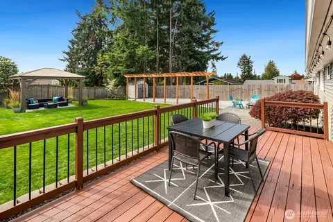 Exterior - 2304 6th Ave, Everett, WA 98201 photo 3 of 9