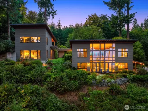 11121 NE Brownell Ln, Bainbridge Island, WA 98110