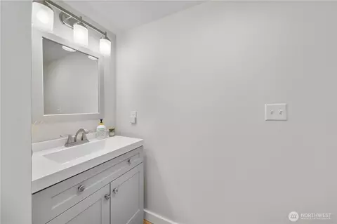 Bath - 1529 201st Pl SE #12C, Bothell, WA 98012 photo 1 of 2