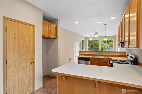 Kitchen - 25208 38th Ave E, Spanaway, WA 98387 photo 1 of 2