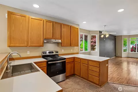 Kitchen - 25208 38th Ave E, Spanaway, WA 98387 photo 2 of 2