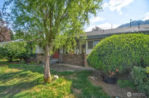 102 E Adams Ave, Morton, WA 98356