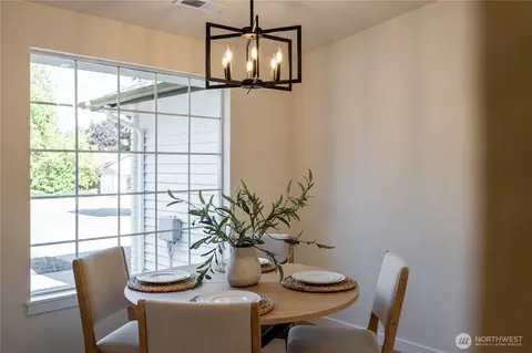 Dining - 5602 142nd Pl SE, Everett, WA 98208 photo 4 of 4
