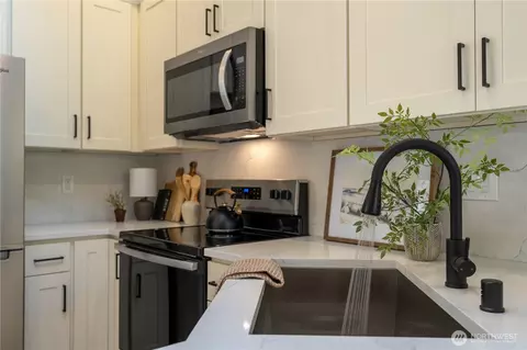 Kitchen - 5602 142nd Pl SE, Everett, WA 98208 photo 3 of 3