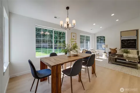 Dining - 5602 142nd Pl SE, Everett, WA 98208 photo 2 of 4