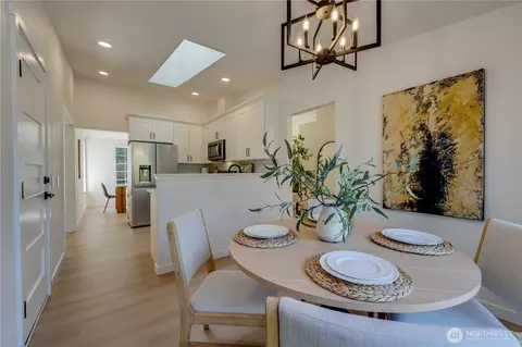 Dining - 5602 142nd Pl SE, Everett, WA 98208 photo 3 of 4