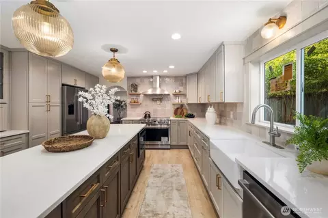 1643 N 200th St, Shoreline, WA 98133