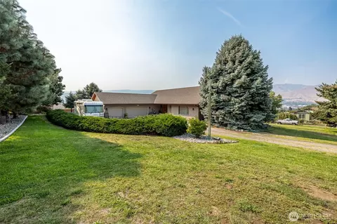 326 23rd St NE, East Wenatchee, WA 98802