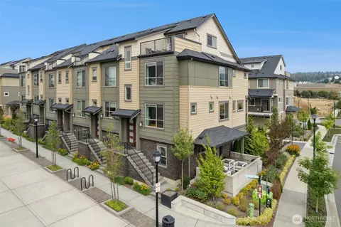 1048 7th Ave NE, Issaquah, WA 98029