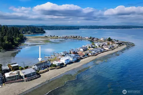 15638 Point Monroe Dr NE, Bainbridge Island, WA 98110