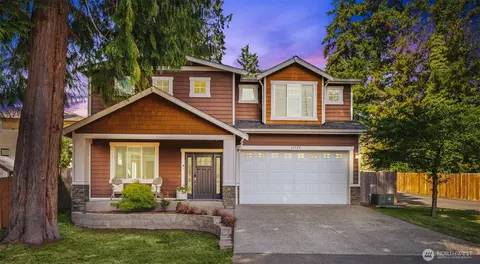11722 NE 112th St, Kirkland, WA 98033