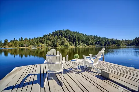18360 W Lake Desire Dr, Renton, WA 98058