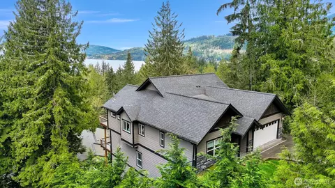 104 Grand View Ln, Bellingham, WA 98229