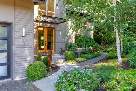 9310 Hemlock Ave NE, Bainbridge Island, WA 98110
