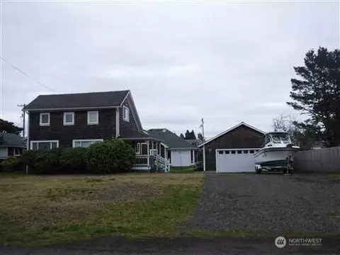 1704 Ocean Beach Blvd S, Long Beach, WA 98631