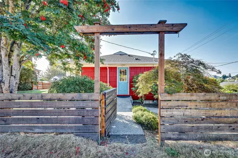 1518 Winfield Ave, Bremerton, WA 98310