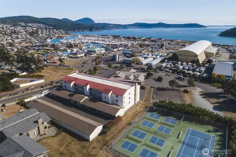 1800 Skyline Way #205, Anacortes, WA 98221