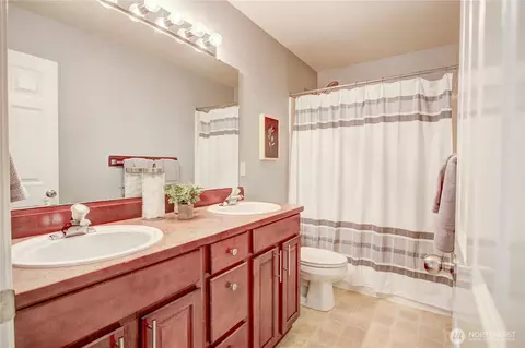 Bath - 3218 96th Pl SE, Everett, WA 98208 photo 2 of 3