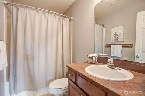 Bath - 3218 96th Pl SE, Everett, WA 98208 photo 3 of 3