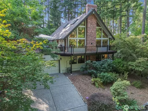 16716 2nd St E, Lake Tapps, WA 98391