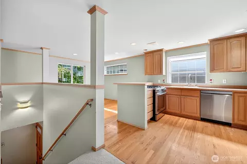 706 N 92nd St, Seattle, WA 98103 photo 4