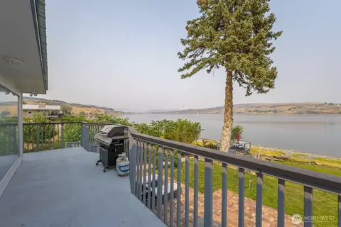 314 Lakeshore Dr, Soap Lake, WA 98851