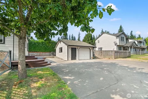 Exterior - 1721 63rd St SE, Everett, WA 98203 photo 5 of 9