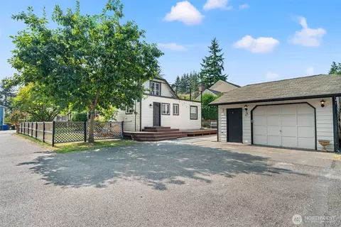 Exterior - 1721 63rd St SE, Everett, WA 98203 photo 6 of 9