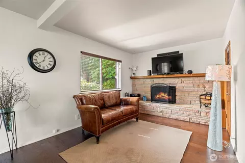 Living - 1721 63rd St SE, Everett, WA 98203 photo 1 of 1